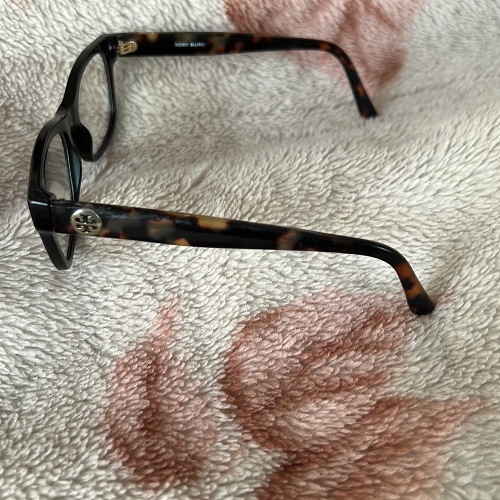 Tory Burch glasses they have medicine in them - Picture 5 of 6